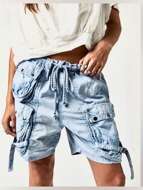 Free people moon Bay Parachute Shorts in blue Women’s size Medium